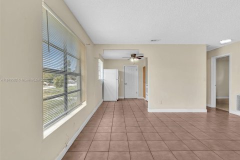 Casa en alquiler en Davie, Florida, 3 dormitorios, 91.51 m2 № 1962768 - foto 4