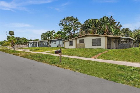 Casa en alquiler en Davie, Florida, 3 dormitorios, 91.51 m2 № 1962768 - foto 2