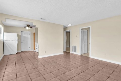 Casa en alquiler en Davie, Florida, 3 dormitorios, 91.51 m2 № 1962768 - foto 5