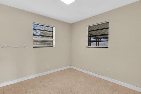 Casa en alquiler en Davie, Florida, 3 dormitorios, 91.51 m2 № 1962768 - foto 12