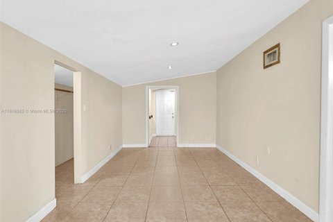 Casa en alquiler en Davie, Florida, 3 dormitorios, 91.51 m2 № 1962768 - foto 28