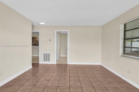 Casa en alquiler en Davie, Florida, 3 dormitorios, 91.51 m2 № 1962768 - foto 6