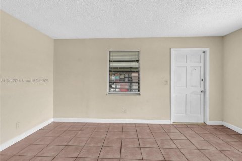 Casa en alquiler en Davie, Florida, 3 dormitorios, 91.51 m2 № 1962768 - foto 8