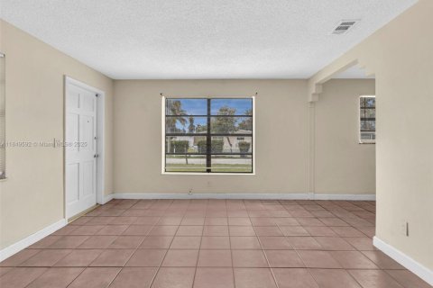 Casa en alquiler en Davie, Florida, 3 dormitorios, 91.51 m2 № 1962768 - foto 11