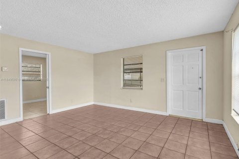 Casa en alquiler en Davie, Florida, 3 dormitorios, 91.51 m2 № 1962768 - foto 7