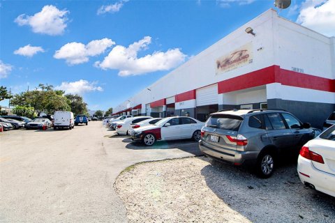 Купить коммерческую недвижимость в Майами, Флорида № 2034725 - фото 3