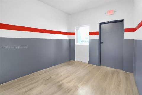 Купить коммерческую недвижимость в Майами, Флорида № 2034725 - фото 5
