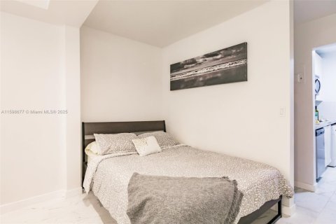 Condo in Miami Beach, Florida  № 1960054 - photo 5