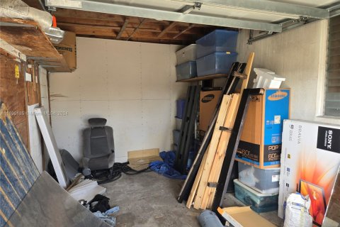 House in Hialeah, Florida 4 bedrooms, 194.82 sq.m. № 1965022 - photo 28