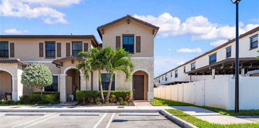 Adosado en Hialeah, Florida 3 dormitorios, 143.07 m2 № 1967990
