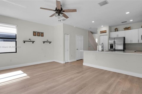 Adosado en venta en Hialeah, Florida, 3 dormitorios, 143.07 m2 № 1967990 - foto 17