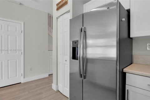 Adosado en venta en Hialeah, Florida, 3 dormitorios, 143.07 m2 № 1967990 - foto 14