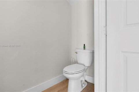 Adosado en venta en Hialeah, Florida, 3 dormitorios, 143.07 m2 № 1967990 - foto 23