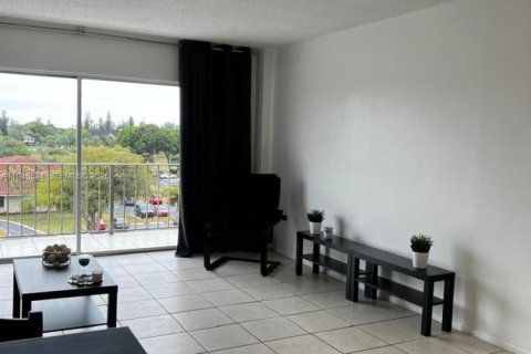 Condo in Lauderhill, Florida, 1 bedroom  № 2002890 - photo 6