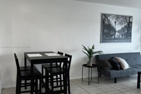Condo in Lauderhill, Florida, 1 bedroom  № 2002890 - photo 5