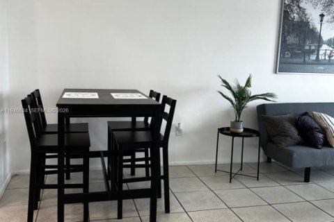 Condo in Lauderhill, Florida, 1 bedroom  № 2002890 - photo 10