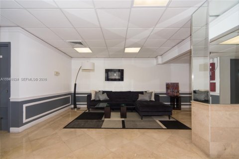 Condo in Lauderhill, Florida, 1 bedroom  № 2002890 - photo 3