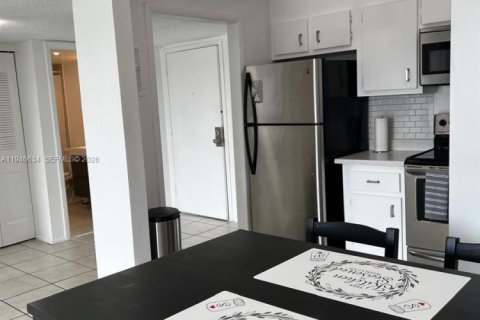 Condo in Lauderhill, Florida, 1 bedroom  № 2002890