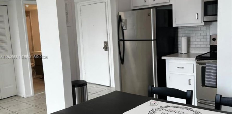 Condo in Lauderhill, Florida, 1 bedroom  № 2002890