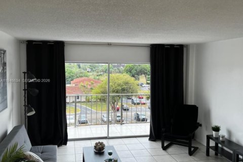 Condo in Lauderhill, Florida, 1 bedroom  № 2002890 - photo 11