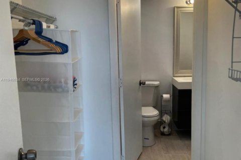 Condo in Lauderhill, Florida, 1 bedroom  № 2002890 - photo 14