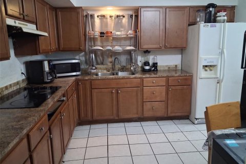 Villa ou maison à louer à Orlando, Floride: 3 chambres, 223.24 m2 № 2432679 - photo 5