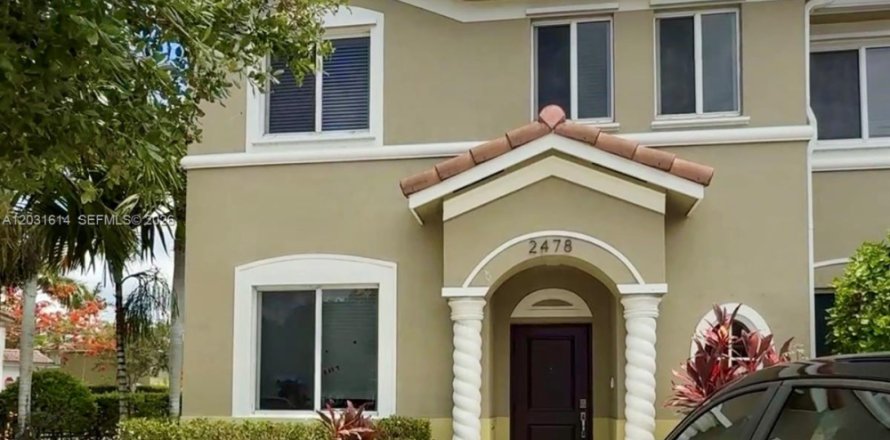 Townhouse in Homestead, Florida 4 bedrooms, 127.65 sq.m. № 2179806