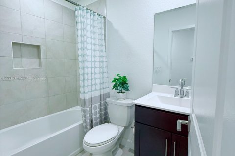 Townhouse in Homestead, Florida 4 bedrooms, 127.65 sq.m. № 2179806 - photo 14
