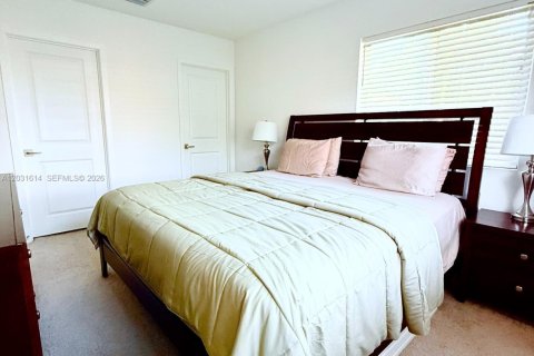 Townhouse in Homestead, Florida 4 bedrooms, 127.65 sq.m. № 2179806 - photo 8