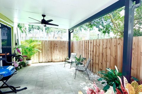 Townhouse in Homestead, Florida 4 bedrooms, 127.65 sq.m. № 2179806 - photo 2