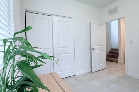 Townhouse in Homestead, Florida 4 bedrooms, 127.65 sq.m. № 2179806 - photo 7