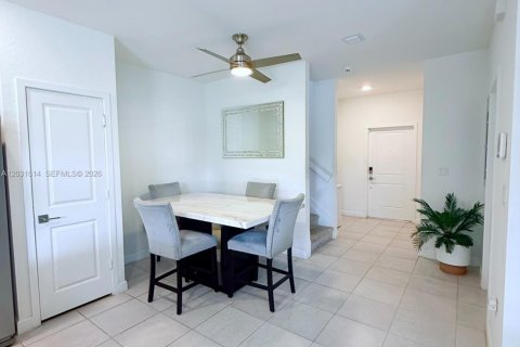 Townhouse in Homestead, Florida 4 bedrooms, 127.65 sq.m. № 2179806 - photo 5