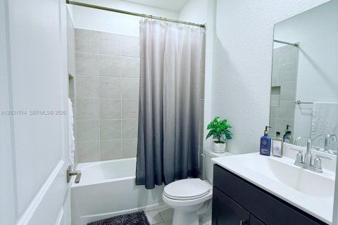 Townhouse in Homestead, Florida 4 bedrooms, 127.65 sq.m. № 2179806 - photo 6