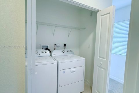 Townhouse in Homestead, Florida 4 bedrooms, 127.65 sq.m. № 2179806 - photo 13