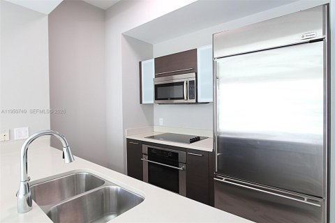 Condo in Miami, Florida, 2 bedrooms № 2007007 - photo 6