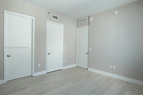Condo in Miami, Florida, 2 bedrooms № 2007007 - photo 17