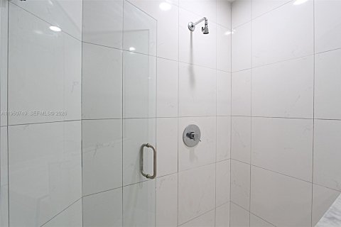 Condo in Miami, Florida, 2 bedrooms № 2007007 - photo 28