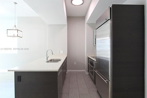Condo in Miami, Florida, 2 bedrooms № 2007007 - photo 9