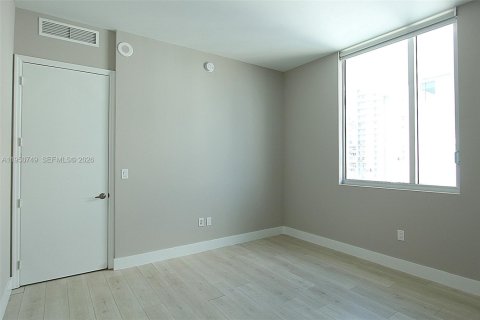 Condo in Miami, Florida, 2 bedrooms № 2007007 - photo 16