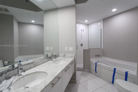 Condo in Miami, Florida, 2 bedrooms № 2007007 - photo 26