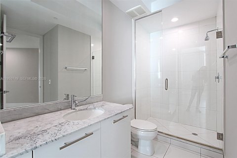 Condo in Miami, Florida, 2 bedrooms № 2007007 - photo 11
