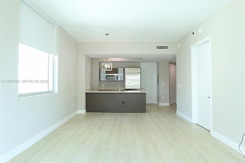 Condo in Miami, Florida, 2 bedrooms № 2007007 - photo 3