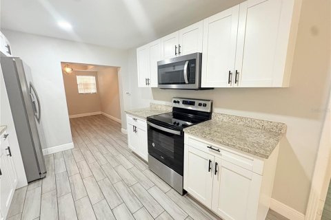 Villa ou maison à louer à Tampa, Floride: 4 chambres, 148.27 m2 № 1760201 - photo 4