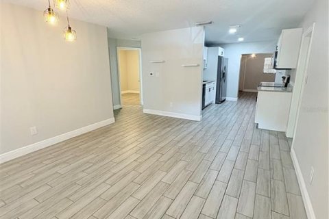 Villa ou maison à louer à Tampa, Floride: 4 chambres, 148.27 m2 № 1760201 - photo 3