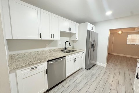 Villa ou maison à louer à Tampa, Floride: 4 chambres, 148.27 m2 № 1760201 - photo 5
