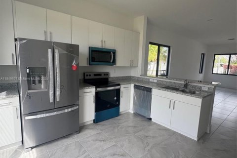 House in Homestead, Florida 4 bedrooms № 1855100 - photo 6