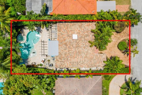 House in Surfside, Florida 3 bedrooms, 134.43 sq.m. № 2049769 - photo 29