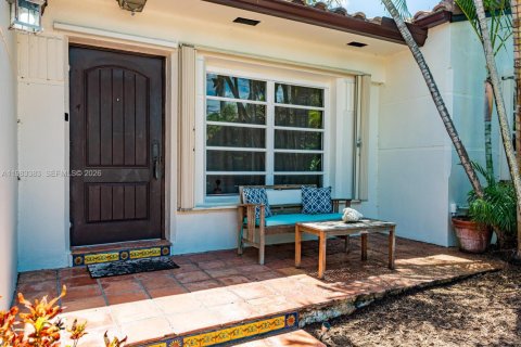 House in Surfside, Florida 3 bedrooms, 134.43 sq.m. № 2049769 - photo 6