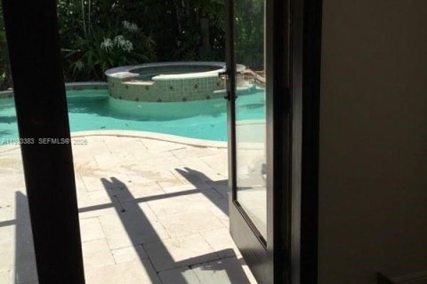 House in Surfside, Florida 3 bedrooms, 134.43 sq.m. № 2049769 - photo 13