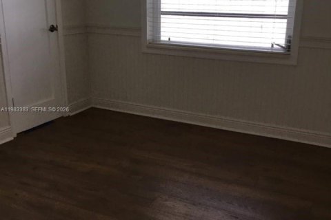 House in Surfside, Florida 3 bedrooms, 134.43 sq.m. № 2049769 - photo 20